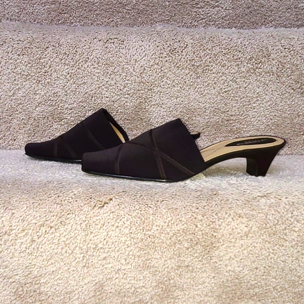 Liz Claiborne Flex Isabella Slide in Brown NWT